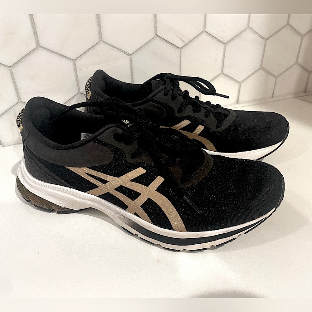 Women’s ASICS. Black/champagne size 8.5